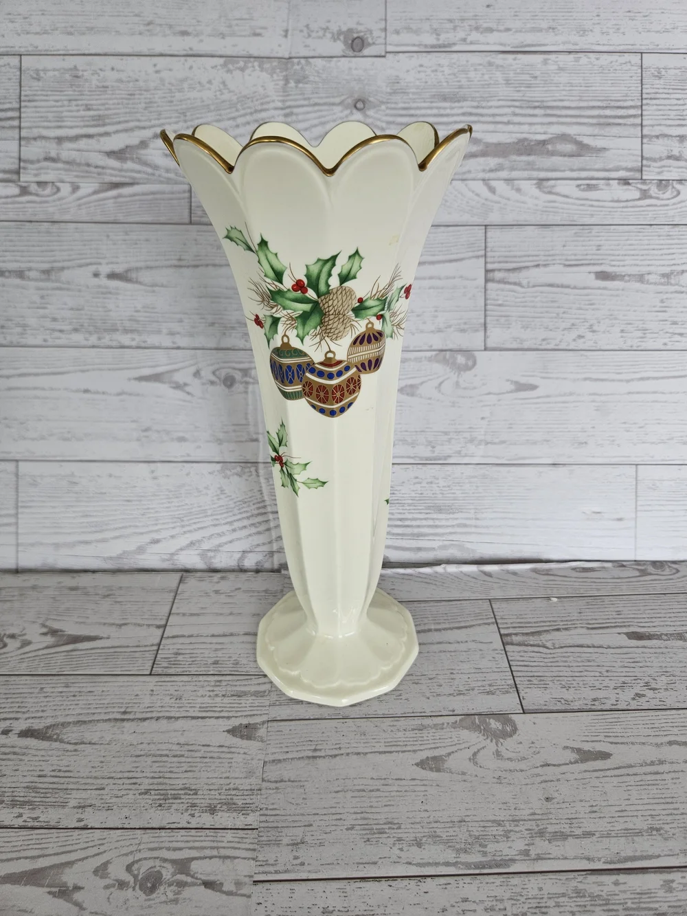 Mikasa Cream Ceramic Scalloped Holiday Vase with Gold Trim